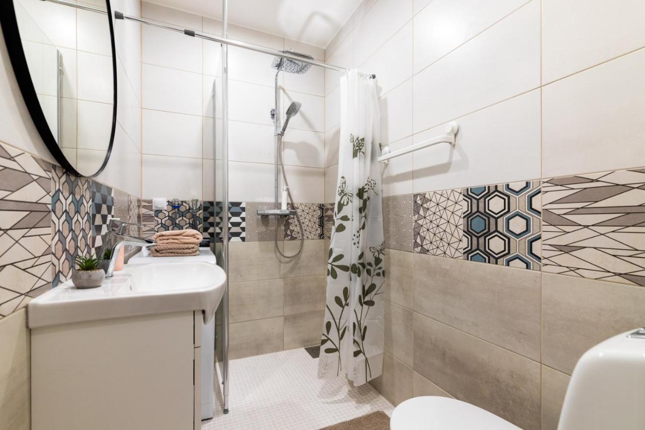 Ferienwohnung Charming 1Br In Superb Location, Free Parking & Wi-Fi Reval Exterior foto